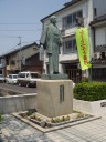 大梶七兵衛の像